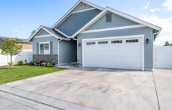 305 SW Tayberry Glen Lane, Grants Pass, OR 97527