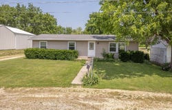 25115 Locust, LANARK, IL 61046