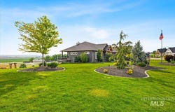 5886 Whispering Hills Dr., Marsing, ID 83639