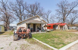 209 S Park Manor Boulevard, Lebanon, MO 65536