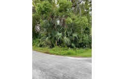 63 8th St, Apalachicola, FL 32320
