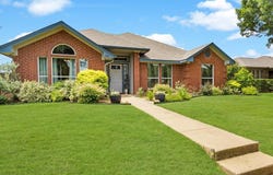 806 Red Oak Drive, Lewisville, TX 75067