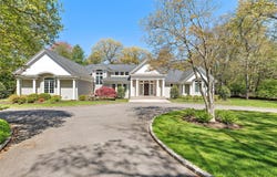 10 Evans Drive, Brookville, NY 11545