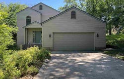 2624 Bluffwood Circle, IowaCity, IA 52245