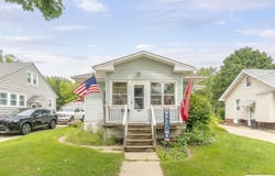 227 N Crescent Dr, MASON CITY, IA 50401