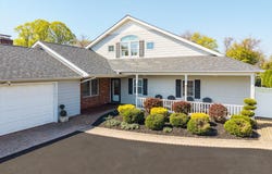 88 Pace Drive S, West Islip, NY 11795
