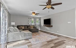 6602 VAN Avenue, Virden, IL 62690