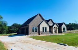 2416 Candlestick Drive, Granbury, TX 76049
