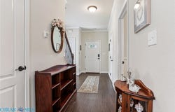 7521 Villa Ct, Gloucester Point, VA 23062