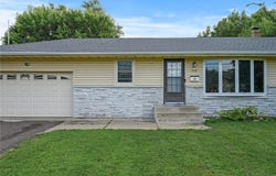1116 Roselawn Avenue W, Roseville, MN 55113