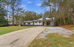 37 OAKCREST DR, LAUREL, MS 39440