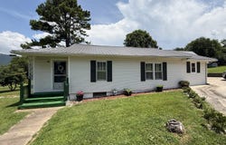369 E Illinois Avenue, Whitwell, TN 37397