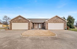 1020 W Cypress Street, Rogers, AR 72756