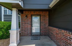 402 S Limuel St, Wichita, KS 67235-2010