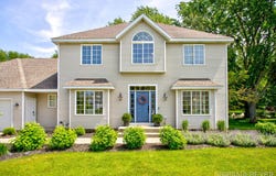 145 Bay Meadows Dr, Holland, MI 49424