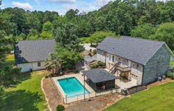 3906 Laurens Ln, Snellville, GA 30039