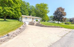 122 Pinecrest Drive, Jonesville, MI 49250