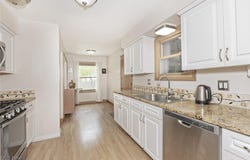 4938 N Sedgewick Road, Lyndhurst, OH 44124