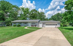 794 Robinhood Drive, Aurora, OH 44202