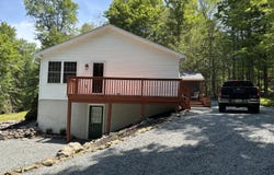 142 Fawnwood Circle, Greentown, PA 18426