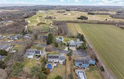 87 Dianne Avenue, Portsmouth, RI 02871