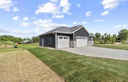 2416 Kestrel Dr SE, IA 52403