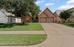 549 Magnolia Parkway, Benbrook, TX 76126
