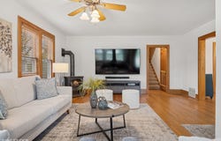 128 Coolidge Avenue, Barrington, IL 60010