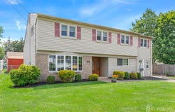 21 Stoneybrook Drive, Old Bridge, NJ 08857