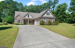 902 Edgewater, Loganville, GA 30052