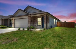 105 Calgary LN, San Marcos, TX 78666