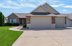 812 N Fairoaks Pl, Andover, KS 67002