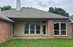 803 W Lonesome Dove Trail, Arlington, TX 76001