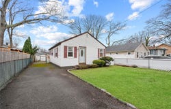58 11th Street, Ronkonkoma, NY 11779