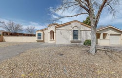 900 CHARLES Drive NE, Rio Rancho, NM 87144