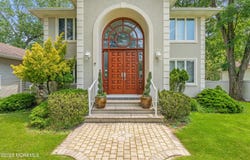 7 Wallace Avenue, Oakhurst, NJ 07755