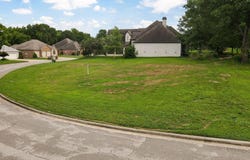 8302 Rolling Hills Drive, Nixa, MO 65714