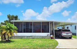 141 4th St West, Nokomis, FL 34275