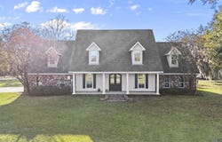 537 W Main St, Gonzales, LA 70737