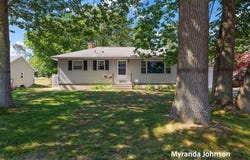 1744 W Norton Avenue, Norton Shores, MI 49441