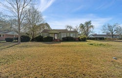 902 Court St, Waynesboro, MS 39367