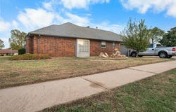 1816 N Lincoln Avenue, Moore, OK 73160