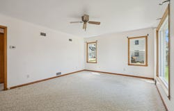 717 3rd Ave SE, Dyersville, IA 52040