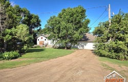 5106 L Road, Plains, KS 67869