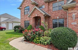 1600 E SPRUCE Street, Chatham, IL 62629