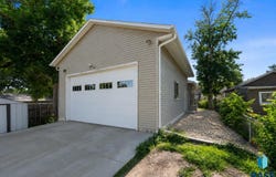 911 N Van Eps Ave, Sioux Falls, SD 57103