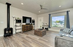 202 E Leon St, New Plymouth, ID 83655-5543