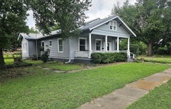210 E Navasota Street, Groesbeck, TX 76642
