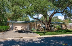 1422 Mockingbird Lane, Seguin, TX 78155
