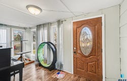 208 S 3rd St, Beresford, SD 57004
